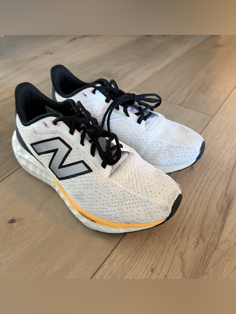 New Balance Womenโs Fresh Foam Arishi v4 Running Shoes - Size 8.5 Wide